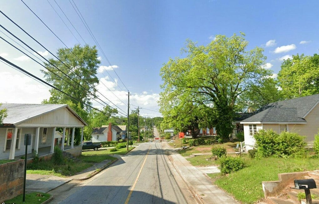 Newnan Toddler Hit by Car After Wandering From Yard Onto Pinson Street