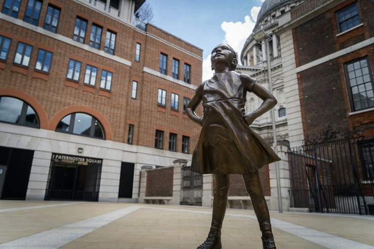 Newport Beach Finance Titans Set to Bring Fearless Girl to UC Irvine for Pink Wall Push