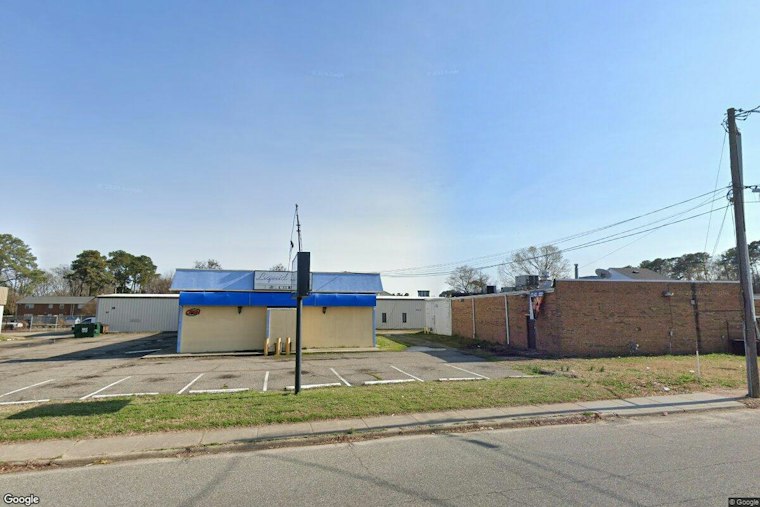 Newport News Smoke Shop Robbery Attempt Ends With One Person Stabbed