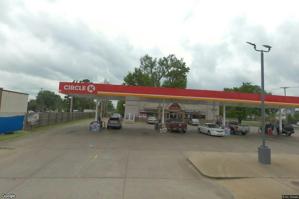 North Little Rock Man Dies in Broadway Street Crash, Driver Held for Questioning
