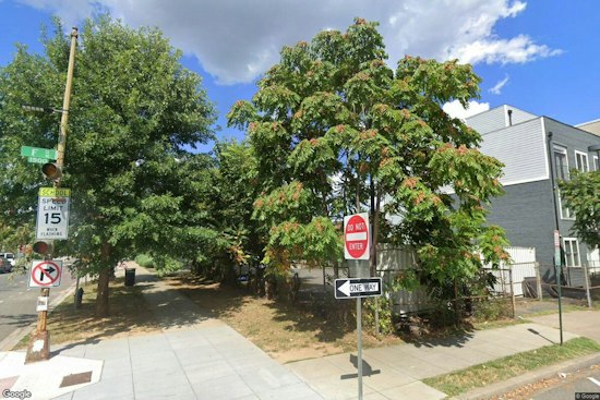 Northeast DC Shooting Wounds Two Men on F Street, Gunman Still at Large