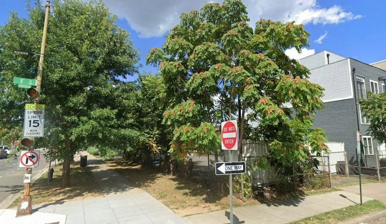 Northeast DC Shooting Wounds Two Men on F Street, Gunman Still at Large