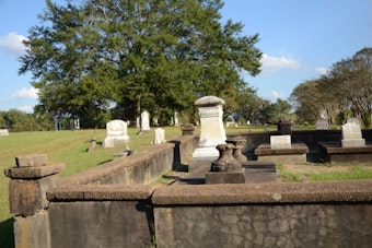 Oakland Cemetery Marks 20 Years of After-Dark Halloween History Tours