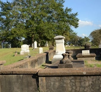 Oakland Cemetery Marks 20 Years of After-Dark Halloween History Tours