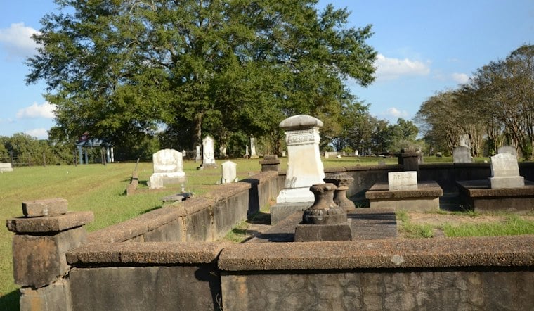 Oakland Cemetery Marks 20 Years of After-Dark Halloween History Tours