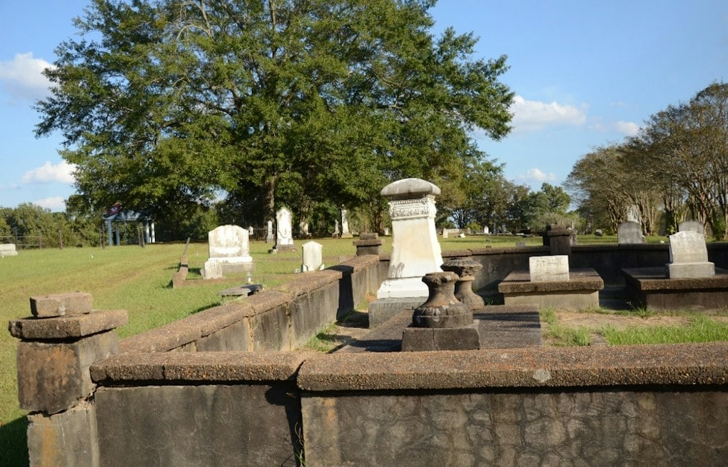 Oakland Cemetery Marks 20 Years of After-Dark Halloween History Tours