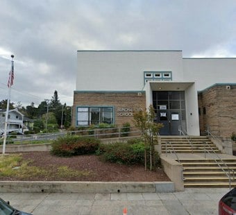 Oakland School Board Race Pits Incumbent Bachelor Against Teacher and ‘Mama Bear’