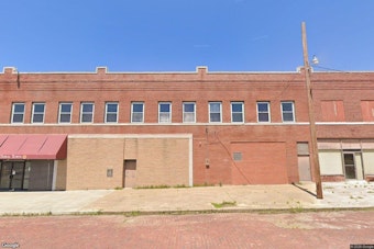 Oklahoma Tribe's Rival Chiefs Battle Over Kalshi Betting App Deal