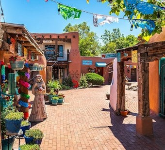 Old Town Albuquerque's Dia de los Muertos Returns With Glowing Balloons, 30+ Ofrendas