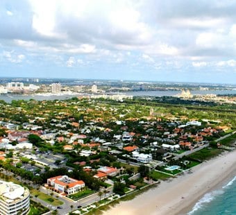 Palm Beach Buyers Plan to Pay $160 Million, Then Bulldoze the Mansion