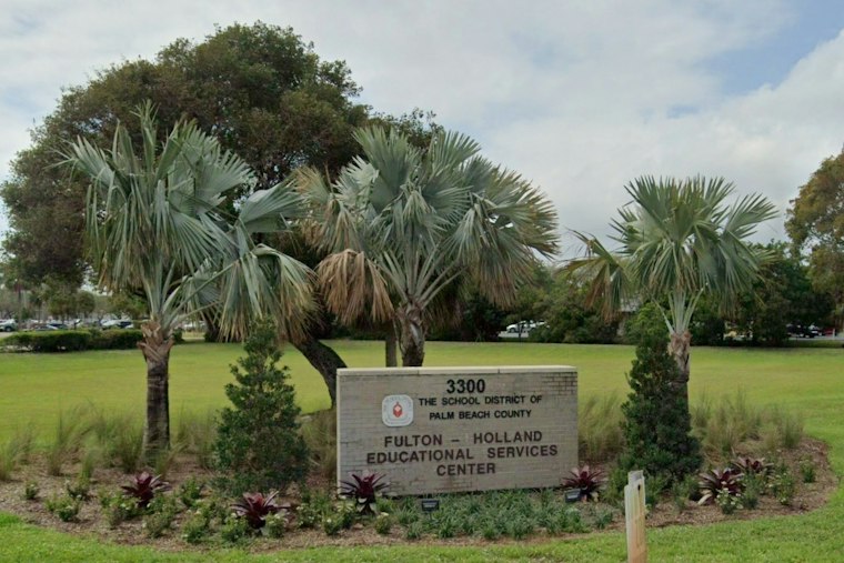 Palm Beach Schools Pull 1,800 Library Books Under State Pressure, Even With No Parent Complaints