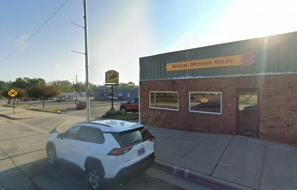Paris, Illinois Cafe Owner's ICE Detention Splits a Trump Stronghold