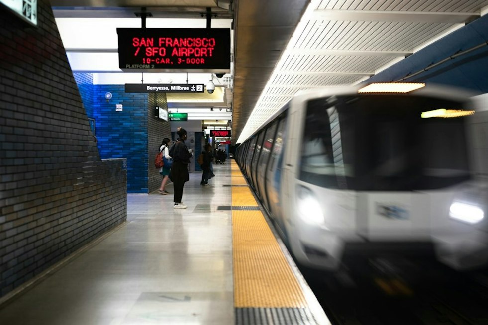 Peninsula Power Outage Hits 6,491 Customers, Snarls BART to SFO