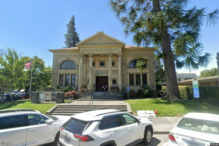 Petaluma Museum Revives Houdini Séance for Escape Artist's 100th Death Anniversary