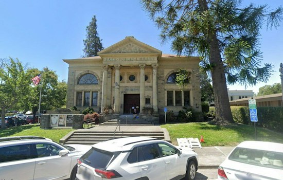 Petaluma Museum Revives Houdini Séance for Escape Artist's 100th Death Anniversary