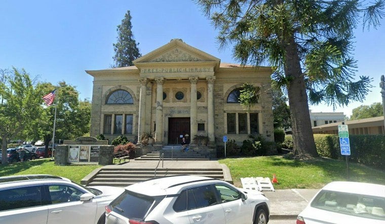 Petaluma Museum Revives Houdini Séance for Escape Artist's 100th Death Anniversary
