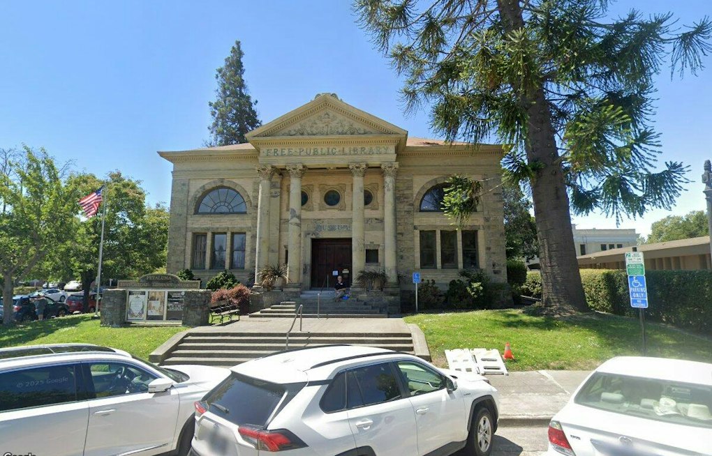 Petaluma Museum Revives Houdini Séance for Escape Artist's 100th Death Anniversary