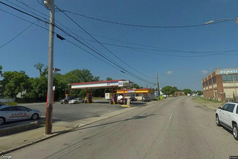 Petersburg Police Swarm Gas Station After Man Shot on W. Washington Street