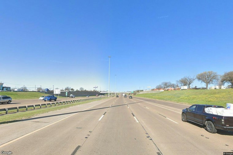 Pickup Driver Dies After Hitting Signpost at High Speed on I-30 in Fort Worth