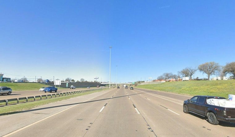 Pickup Driver Dies After Hitting Signpost at High Speed on I-30 in Fort Worth