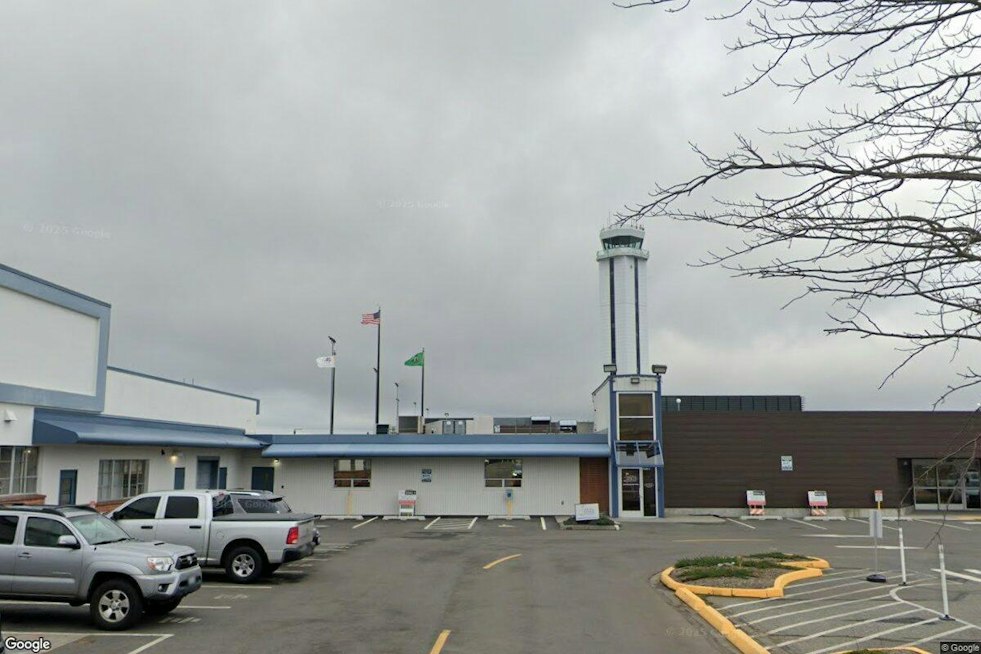 Pilot Dies in Small Plane Crash at Everett's Paine Field