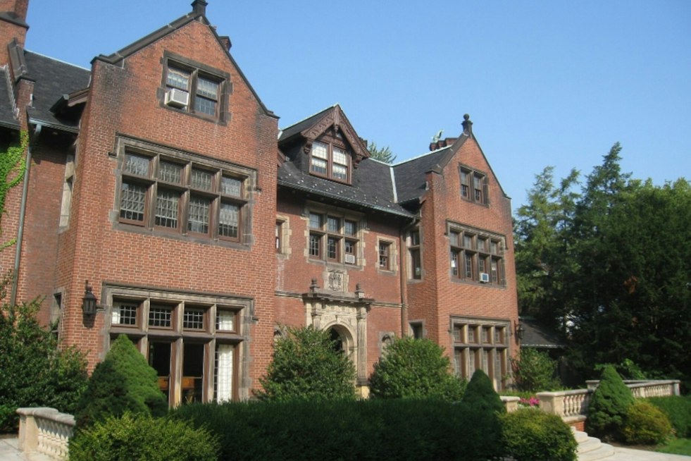 Pittsburgh Afghan Refugees Rebuild Shattered College Dreams at Chatham University