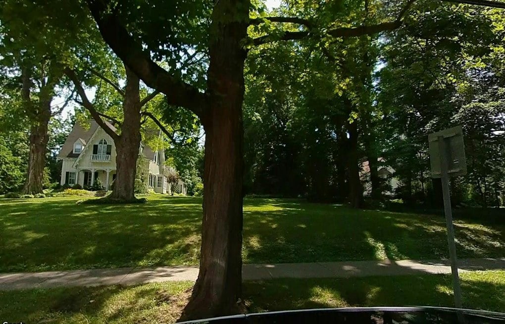 Pittsford Deputies Hunt Two Suspects in Columbia Sportswear Theft Case
