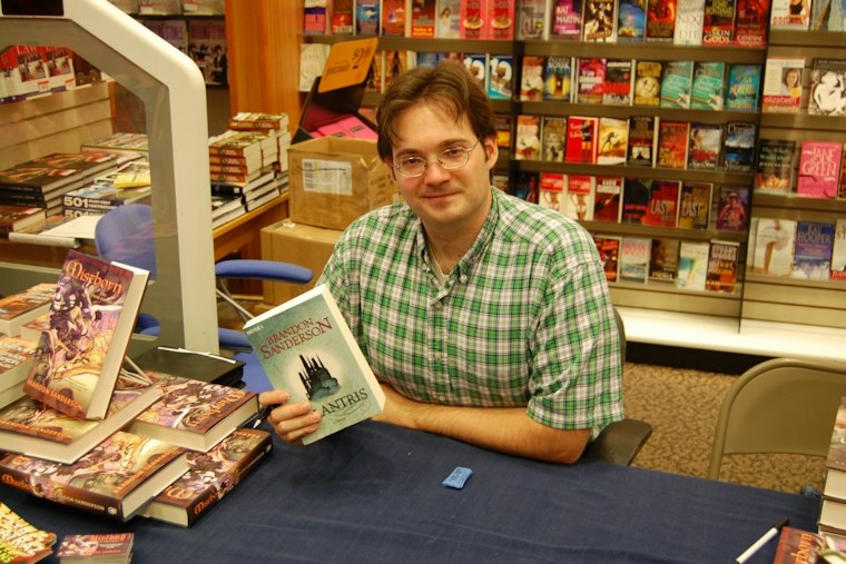 Pleasant Grove Fantasy Fans Line Up for Dragonsteel's First Light Day Market