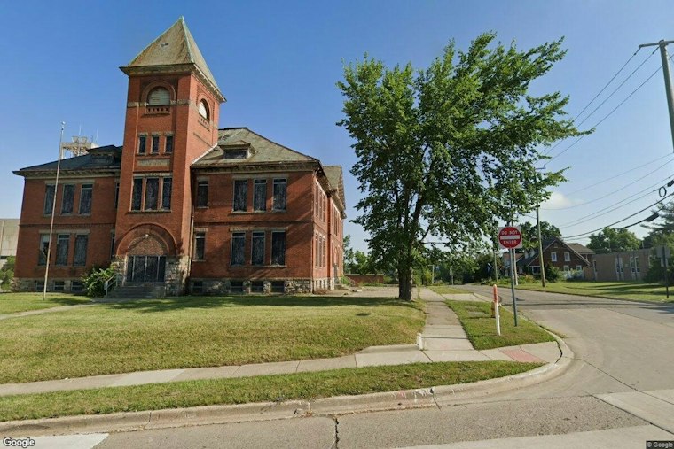 Pontiac Woman, 31, Charged After Pouring Boiling Water on Teen, 15, During Fight