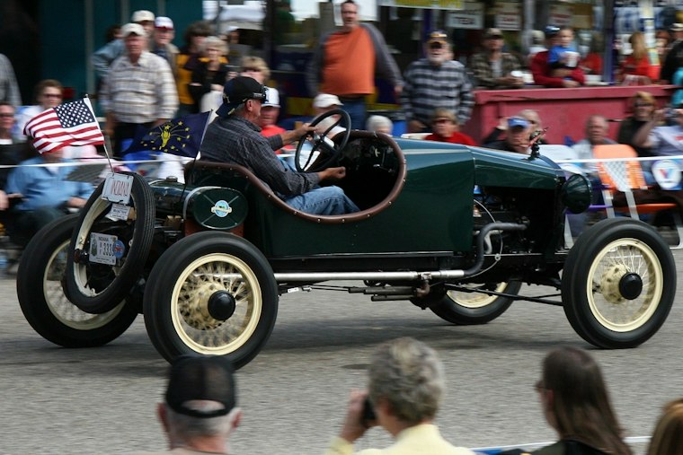Pre-War Cars Tackle Newport's 1,800-Foot Hill as 100,000 Fans Pack Tiny Town