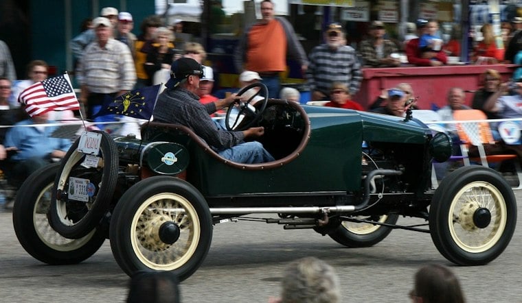 Pre-War Cars Tackle Newport's 1,800-Foot Hill as 100,000 Fans Pack Tiny Town