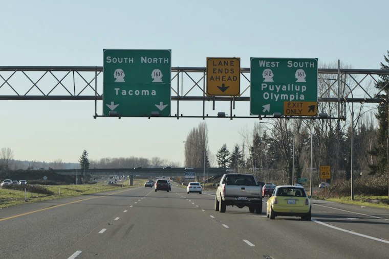 Puyallup's 100-Foot Flagpole Project Triggers Nightly Lane Closures Through Friday