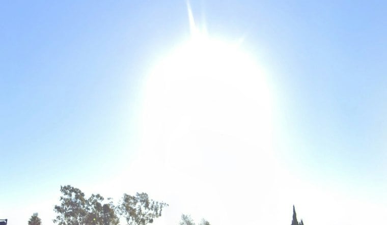 Quiet Friday, Then Sizzle: Downtown Los Angeles Heads Toward a Sunny, 80-Degree Weekend