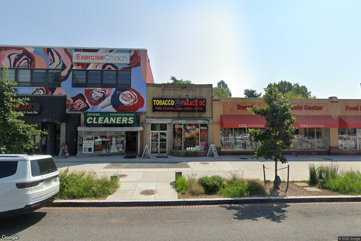 hoodline.com - Mike Johnson - A closure notice appeared at a Cleveland Park smoke shop, with five officers reported outside