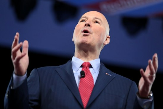 Ricketts Touts Nine-Point Cattle Plan as Thune Joins Nebraska Farm Tour