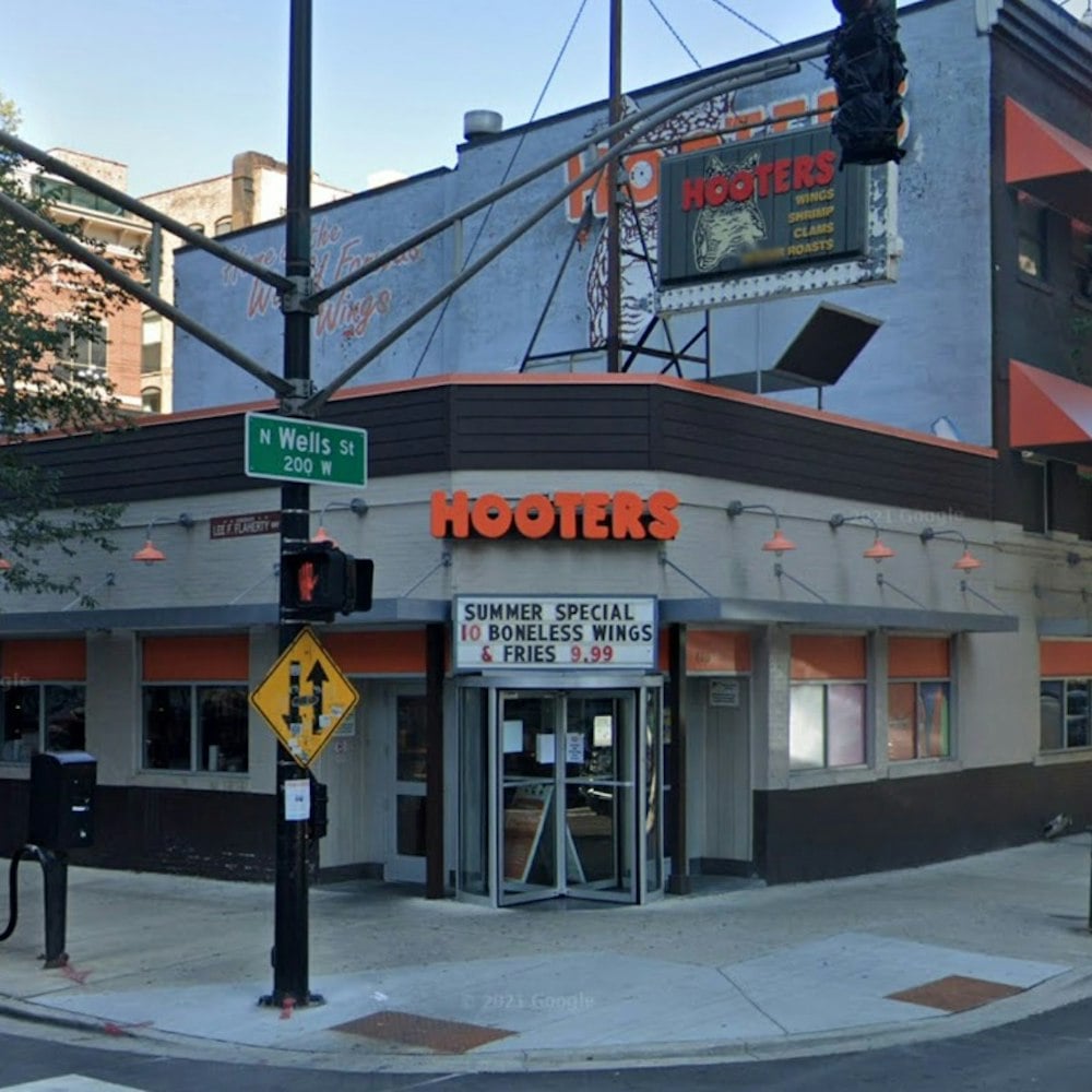 River North Hooters Closes After 35 Years as Chicago Neighborhood Transforms