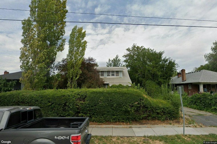 Salt Lake City House Fire Injures Firefighter on 900 West