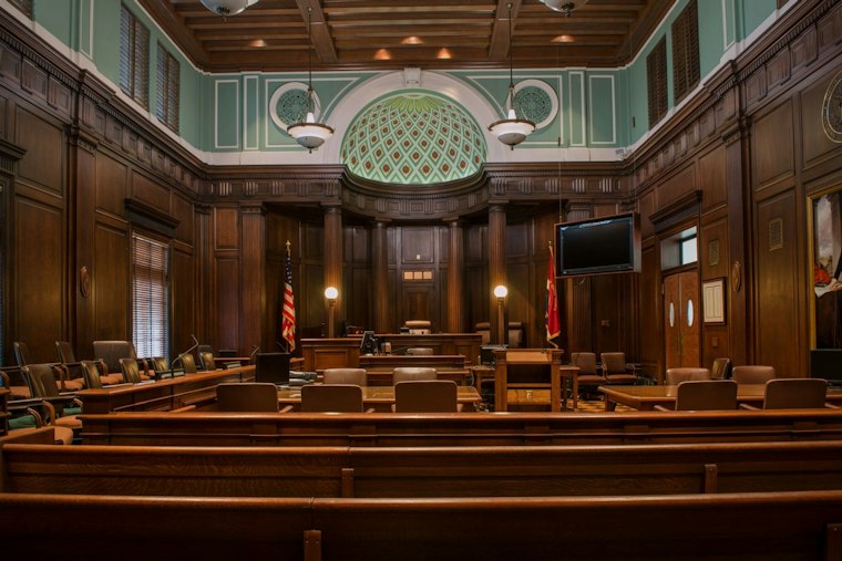 San Antonio Surgeon Sues Orthopedic Groups Over Expulsion Tied to Malpractice Testimony