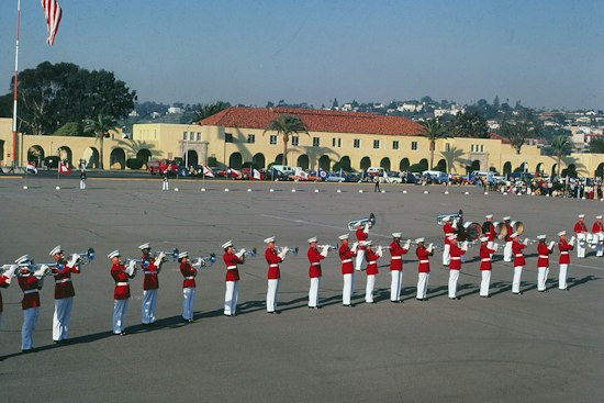San Diego Marine Depot Unveils Military's Biggest Mess Hall, Feeds 20,000 a Day