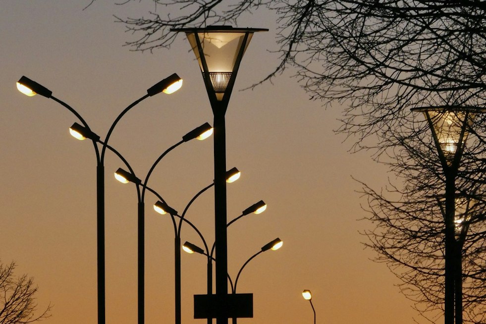 San Diego Streetlight Fixes Now Take 340 Days as Audit Blames Overtime Abuse
