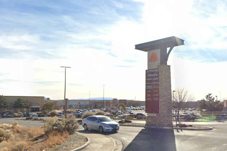 Santa Fe Students Skip Class, March on Mall to Protest ICE Arrests
