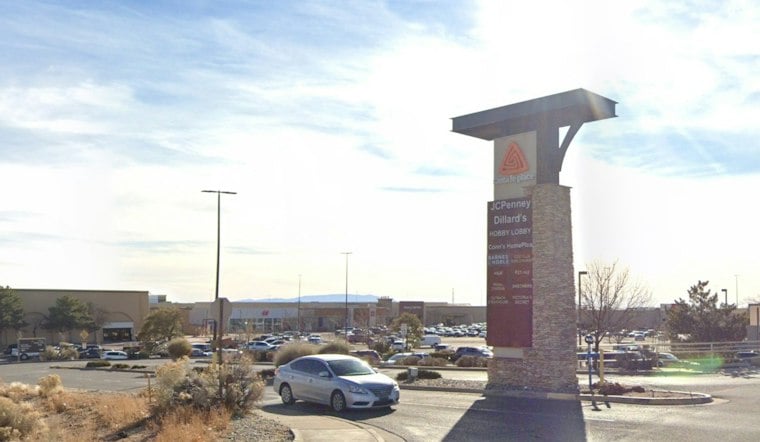 Santa Fe Students Skip Class, March on Mall to Protest ICE Arrests