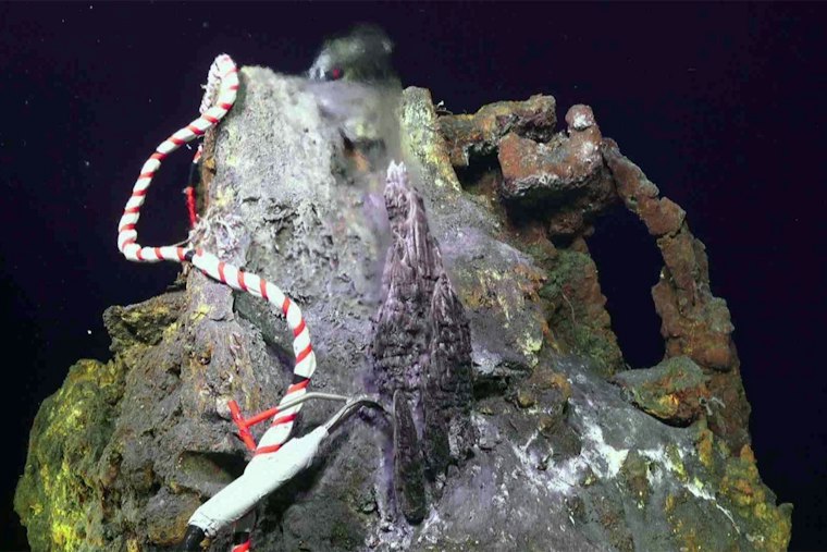 Seattle Startup Taps Undersea Volcano Off Oregon, Runs Net-Positive for 8.7 Seconds