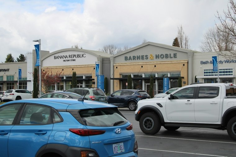 Second Barnes & Noble Lands in Alexandria, Debut Novelist to Cut Ribbon