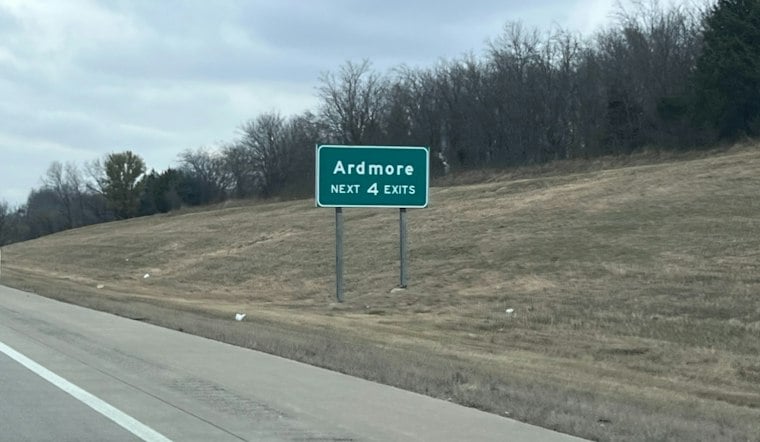 Semi Crosses I-35 Median Near Ardmore, Texas Family Barely Escapes on Camera