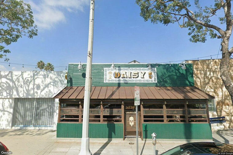 Sherman Oaks Hides a 24-Seat Rum Bar Behind a Curtain, No Phones Allowed