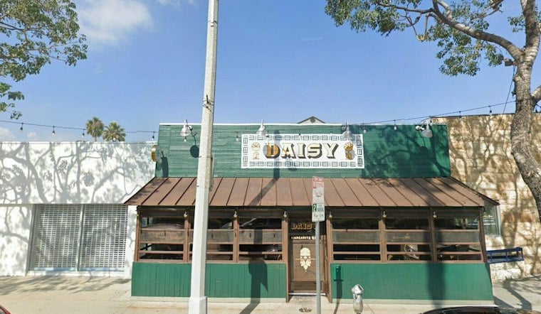 Sherman Oaks Hides a 24-Seat Rum Bar Behind a Curtain, No Phones Allowed
