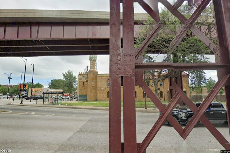 Shot in the Back, Man Crashes Into Steel Beam on Stony Island Avenue