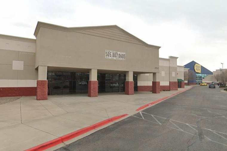 Sierra Off-Price Outdoor Store Expected to Open at Westside Toys R Us in Fall 2026
