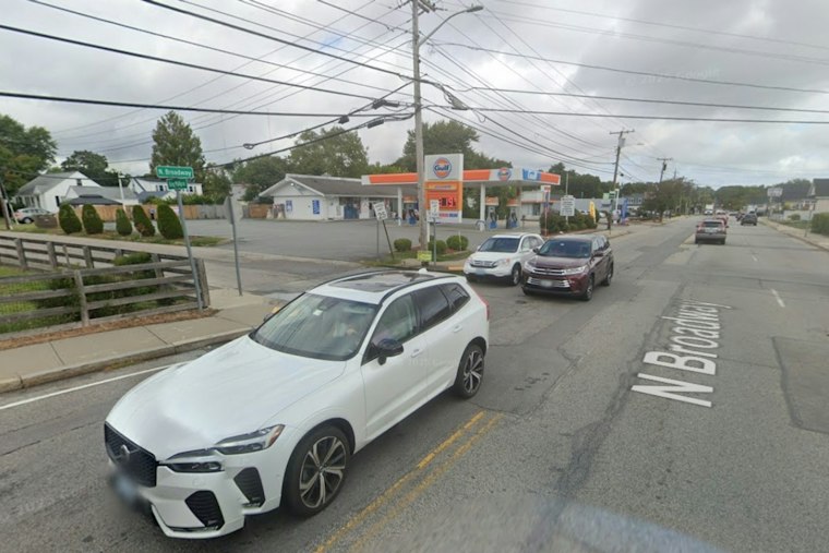Single-Vehicle Crash Seriously Injures Driver at King Philip Road and Broadway in East Providence
